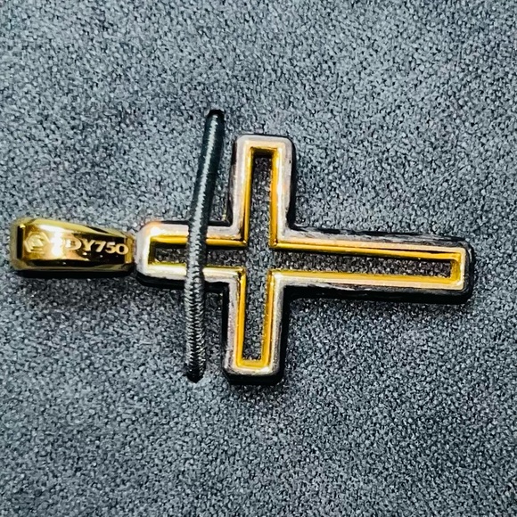 DAVID YURMAN Forged Carbon Cross Pendant - Picture 4 of 15
